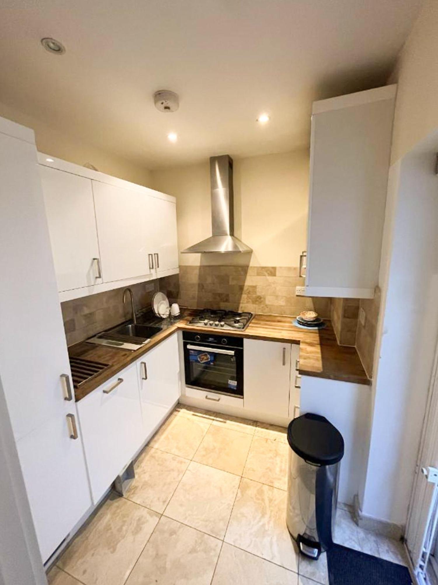 Apartment Moments From Hyde Park London Exterior photo