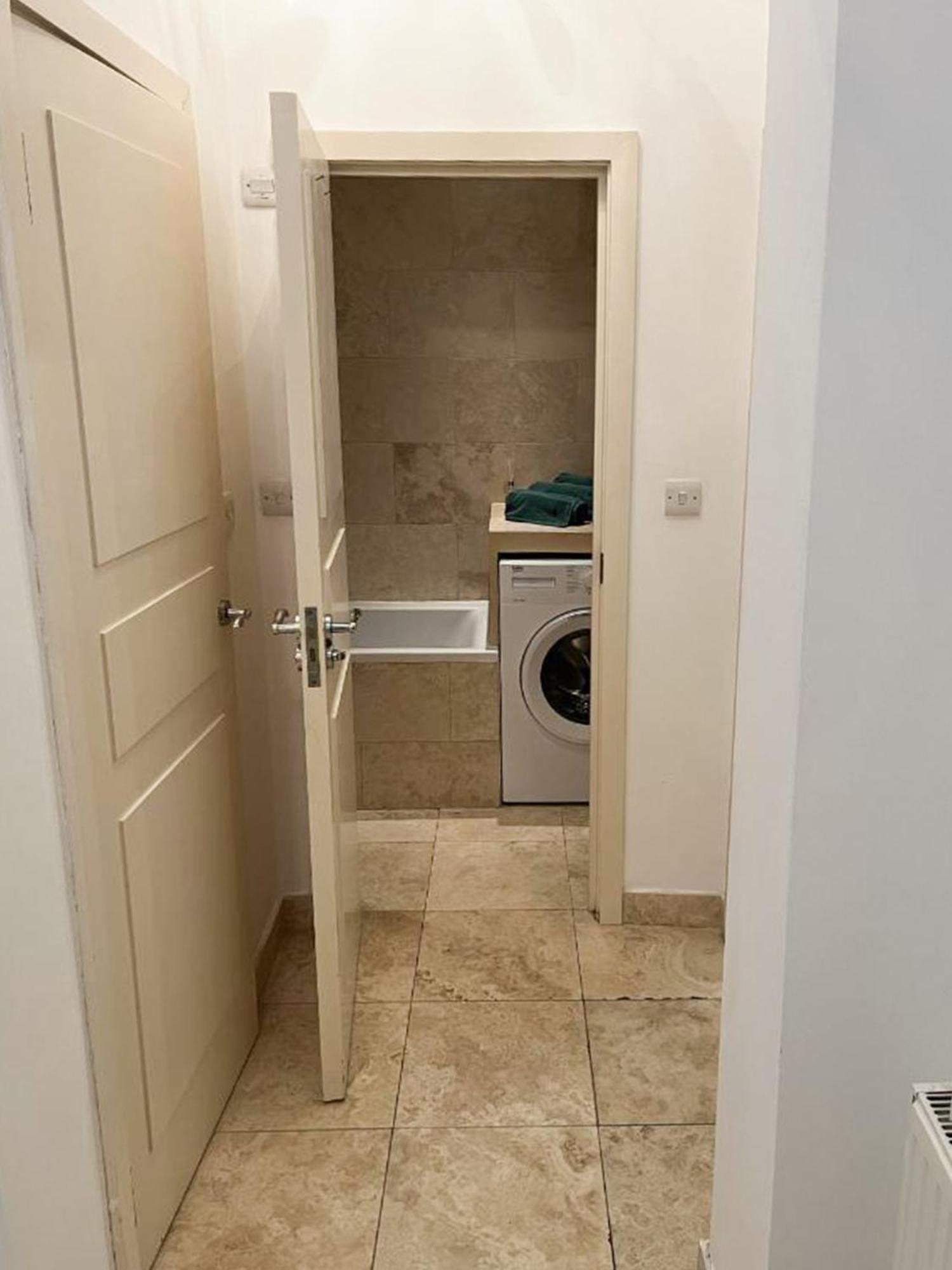 Apartment Moments From Hyde Park London Exterior photo